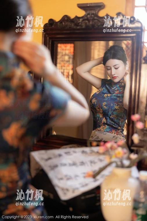 秀人网 - 精选职场OL美图，没想到周慕汐的职场技能是‘把裙子里藏零食’！