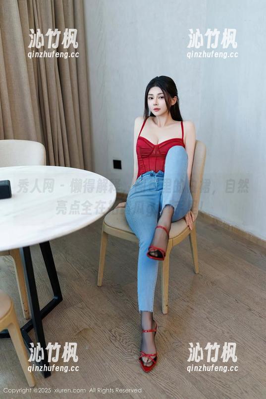 秀人网-拍黄瓜girl 秀人网 - 懒得解释,图包里的白裙,自然亮点全在拍黄瓜girl手里!