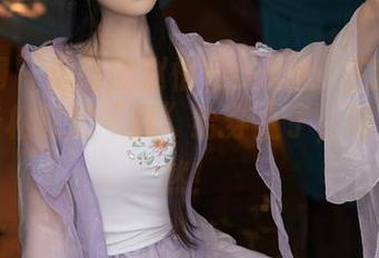 秀人网 - 运动的赵惟依coco：在原图里，她轻松就把“风”给穿上了，照片太天然！