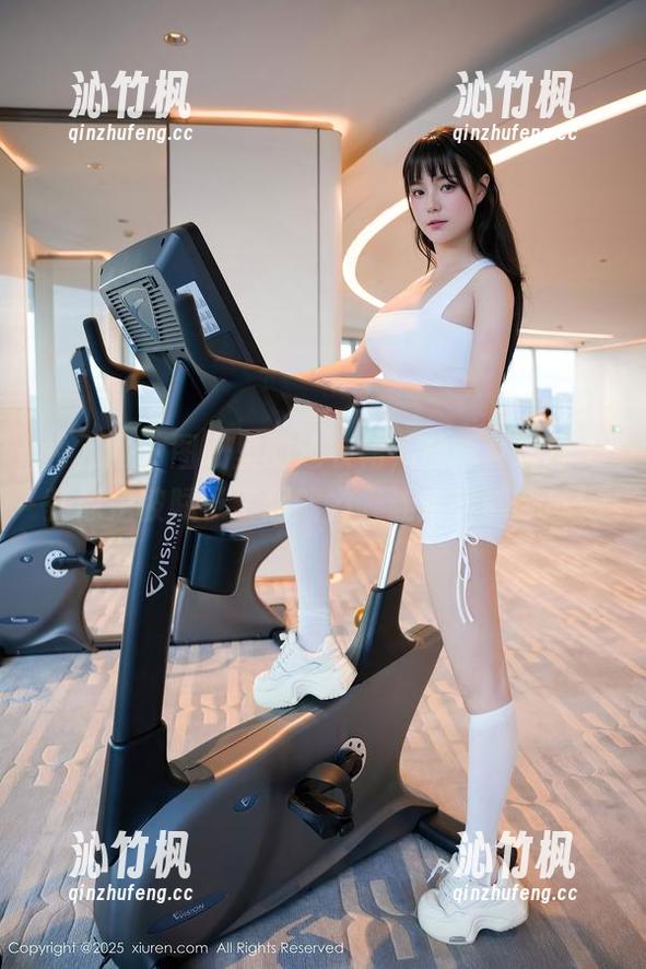 秀人网-陆萱萱 秀人网 - 图册里的连衣裙,陆萱萱说穿上就像是被赋予了超能力,连走路都带风!