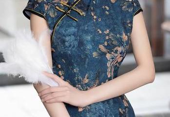 秀人网 - 雨儿1494的少女写真，总有一撮雨滴是甜的