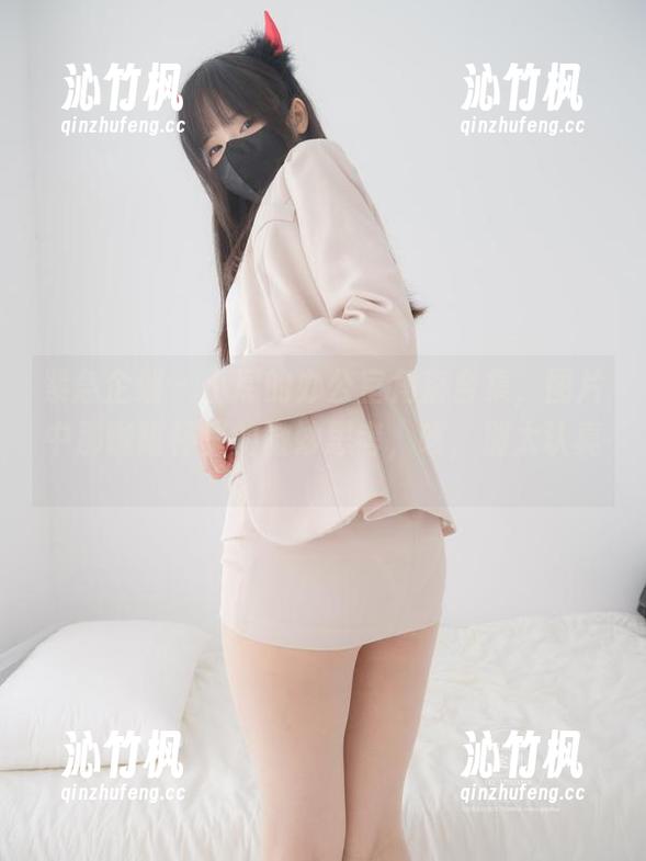 紧急企划-小恩 紧急企划 - 小恩的办公室角落合集,图片中那咖啡杯里的微妙思考,咳,别太认真。