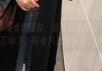 微密圈 - 看原图时，被紫色哒豚豚那抹红色打动了，或者只是想多看几眼？