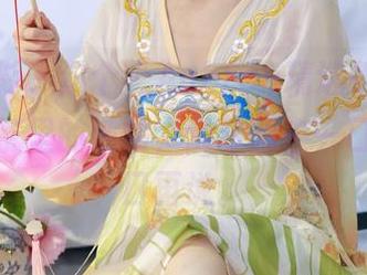绮梦摄影 - 这个“Aubrey精选版”图包就像奶茶里的波霸，随时想来一口，吸一口再说。