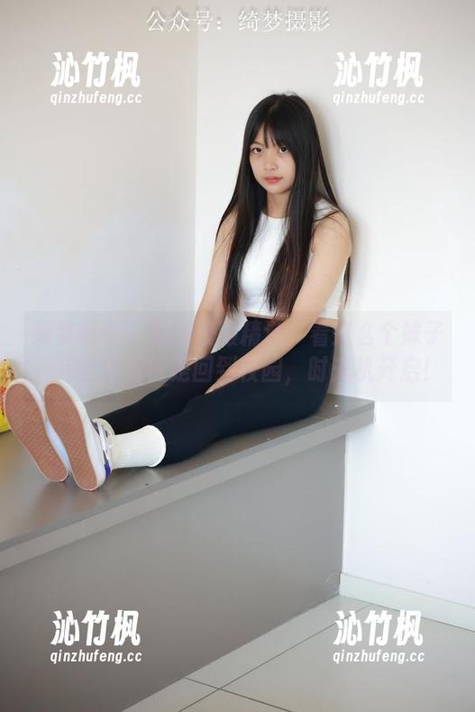 绮梦摄影-丽丽 绮梦摄影 - 丽丽校服精选:看这么个妹子,完全不觉得是回到校园,时光机开启!