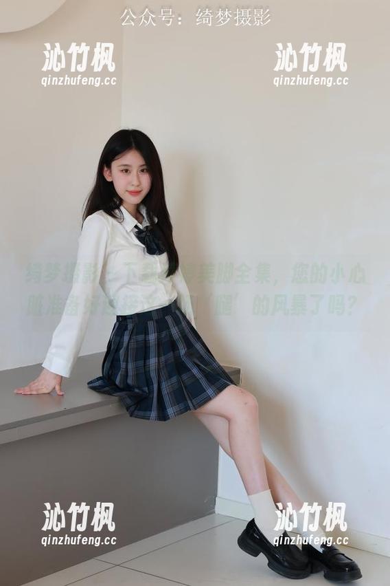 绮梦摄影-婷婷 绮梦摄影 - 下载婷婷美脚全集,您的小心脏准备好迎接这一场‘腿’的风暴了吗?