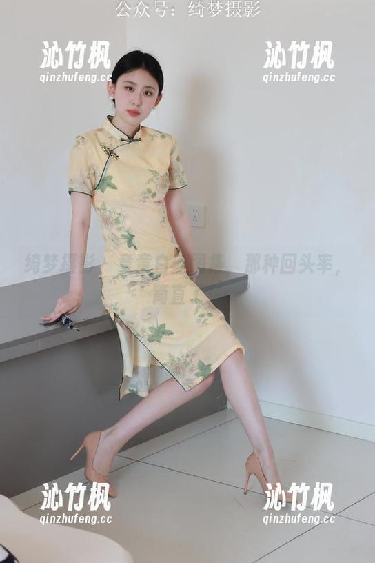 绮梦摄影 - 章章白丝图集，那种回头率，简直了！