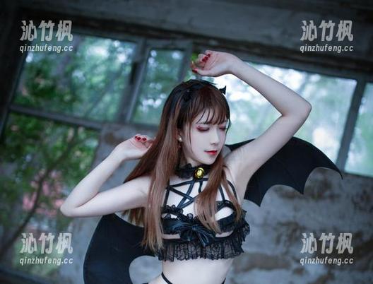 翎柒菜菜 听说校园里藏着翎柒菜菜的秘笈,随便翻翻原图吧