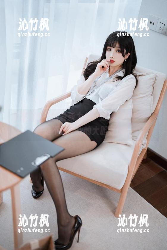 肉扣热热子 肉扣热热子的最新力作:透明双人护士,算是不务正业的大胆尝试?