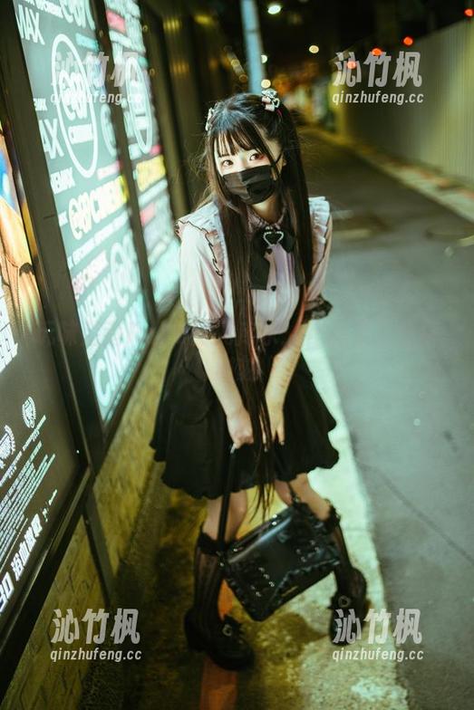 玩味落落Raku的死库水：作品集的分享时刻