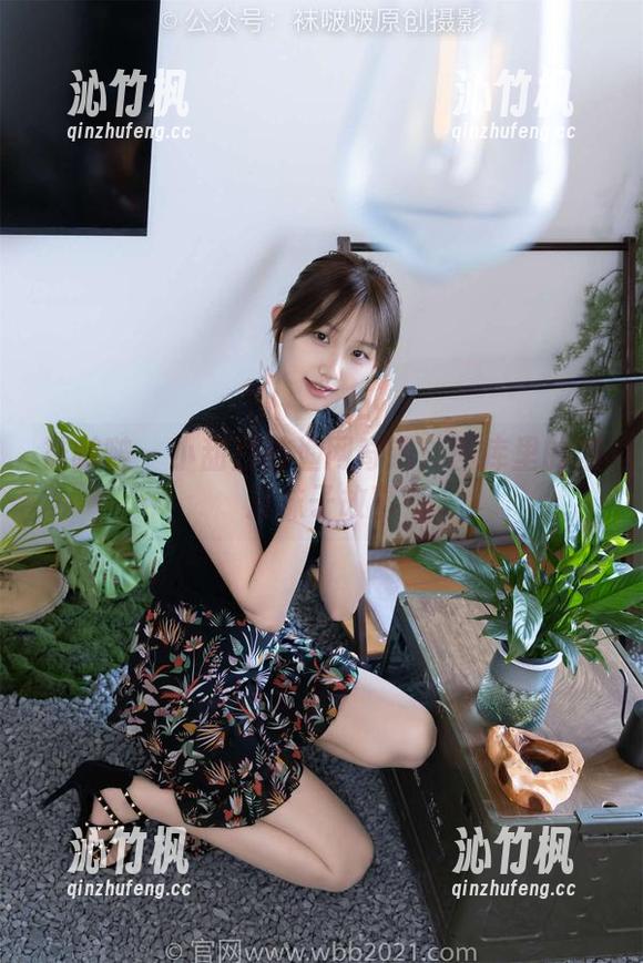袜啵啵-小甜豆 袜啵啵 - 小甜豆的渔网奇遇:图库里的浪漫袜子故事