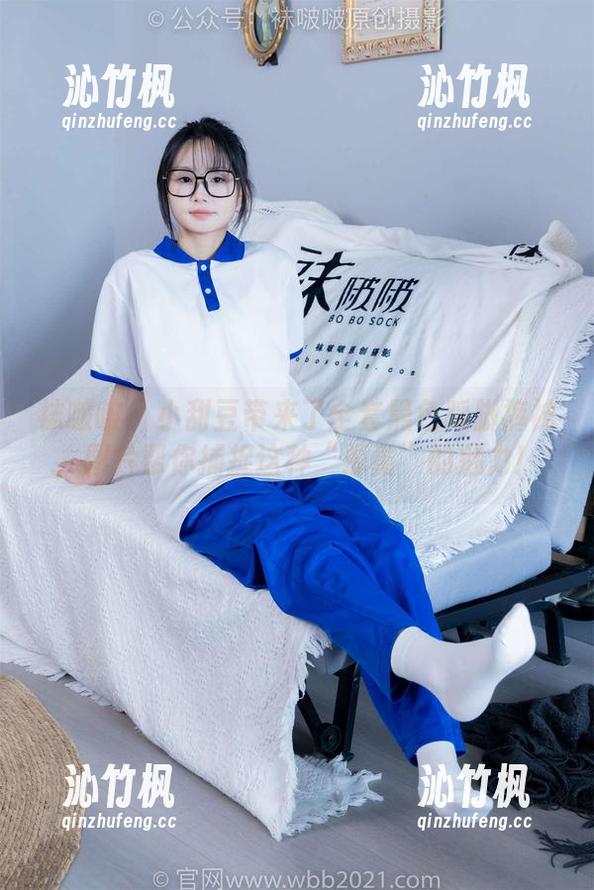袜啵啵 - 小甜豆带来了全套黑色踩脚裤袜，图片帮你捕捉这种“厚重”的魅力！