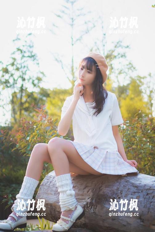 西瓜少女带来的猫尾写真，原来小猫这么会摆姿势的…
