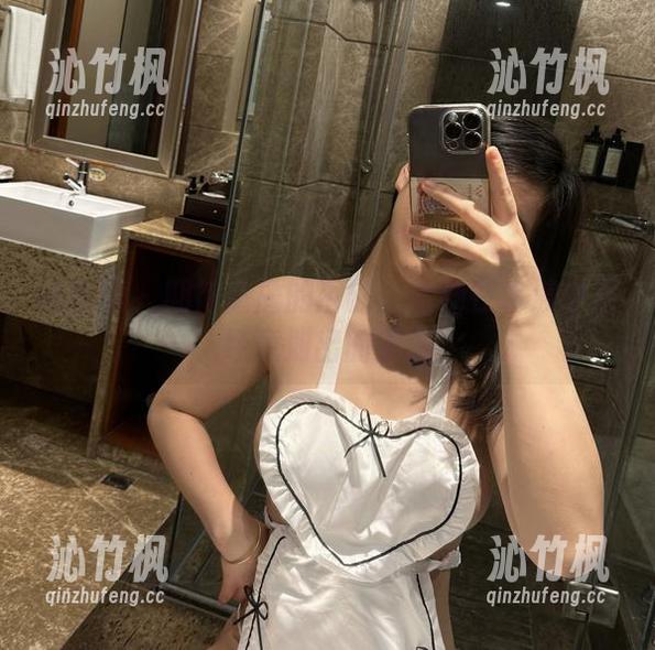 微密圈 - 期待詹詹的浴缸：看她在水波中不经意划出的涟漪