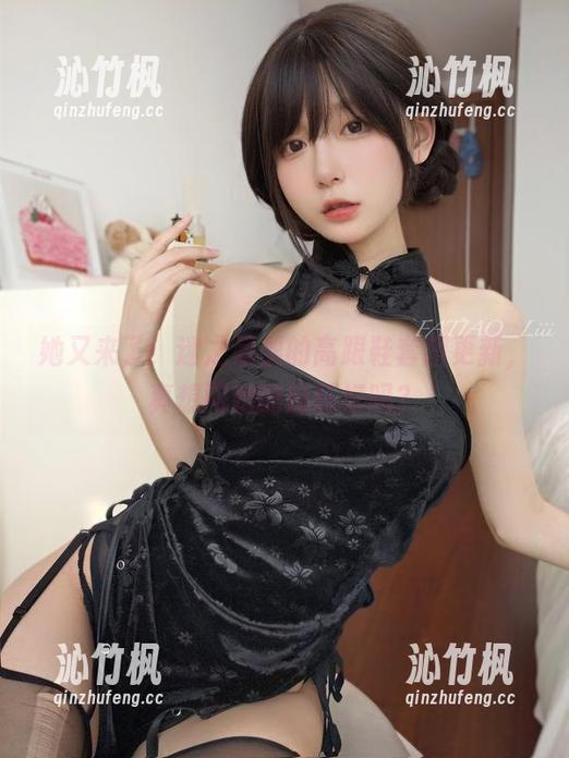 她又来了！迷之呆梨的高跟鞋套图更新，真想问她的脚还好吗？