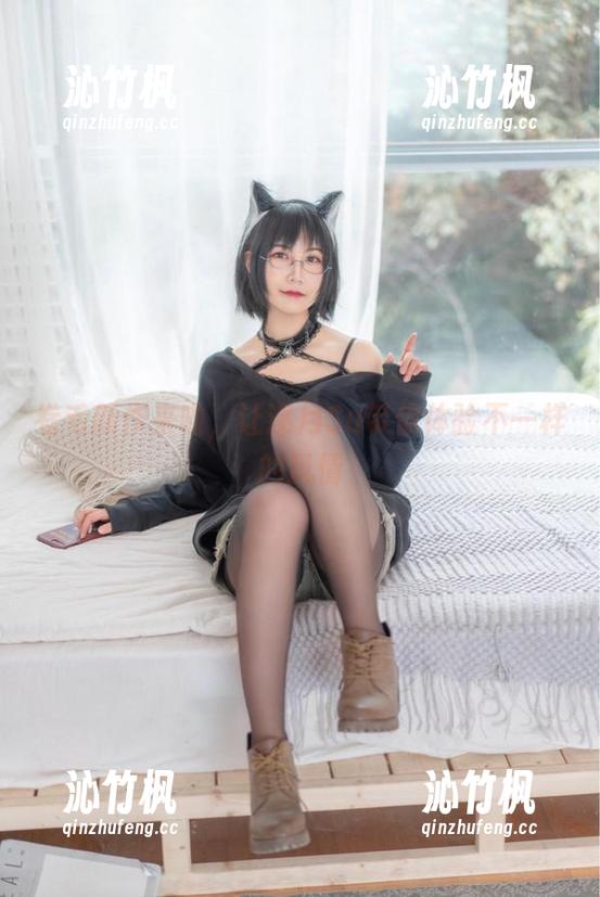 逐月Su 卷毛新作来啦,让逐月Su带你体验不一样的风情