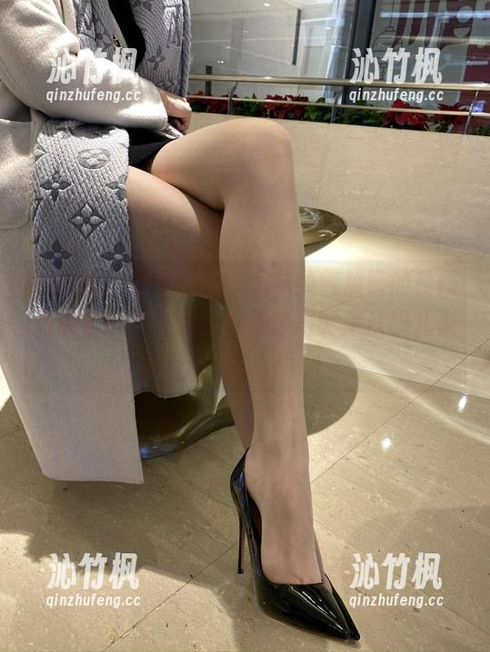 雅雅的气质呀 微密圈 - 美图上线,雅雅的气质呀的校服虽说是经典,却也好奇这搭配是从哪儿来的。