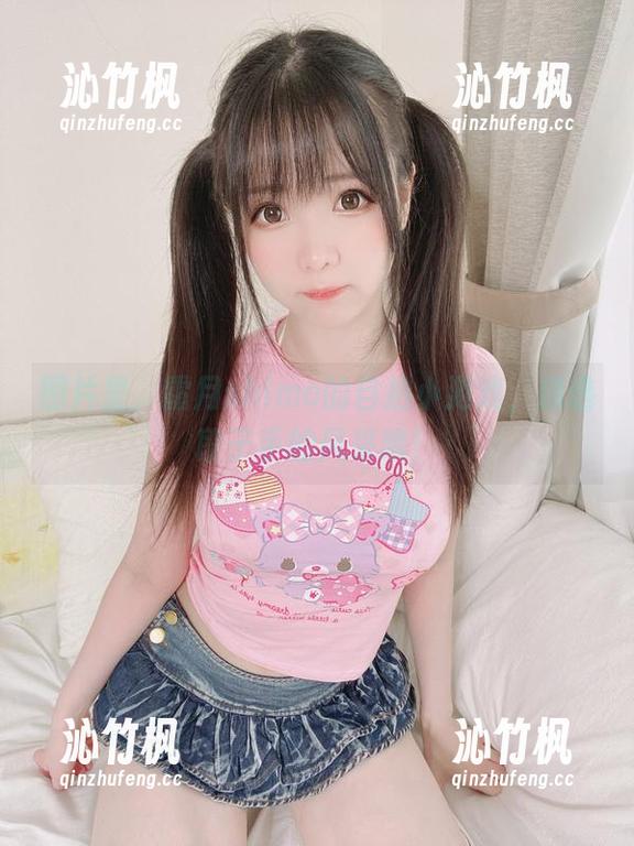 图片里，霜月shimo的自拍小游戏，精选段子手的风采哦！
