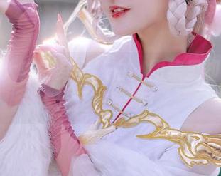 当露儿大魔王穿上纯白，图集里却没有半点圣光啧啧！