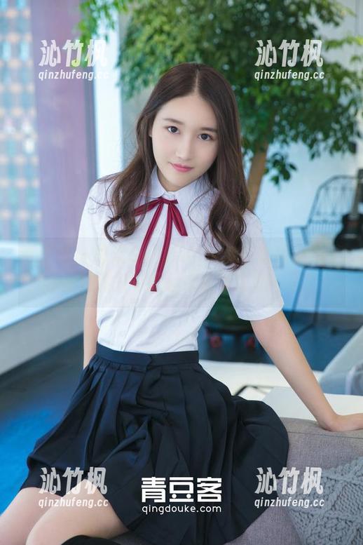青豆客 - 思淇Sukiii牛仔裤新套图：裤子够紧，那只有跑起来才能证明一切！