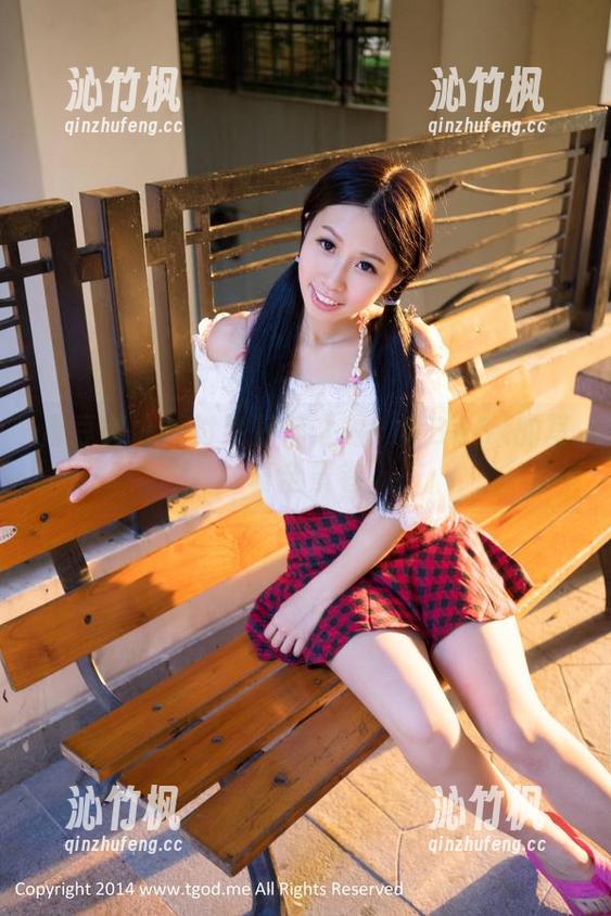 青豆客 - 探讨牛仔裤之内：金BABY的写真全景卷
