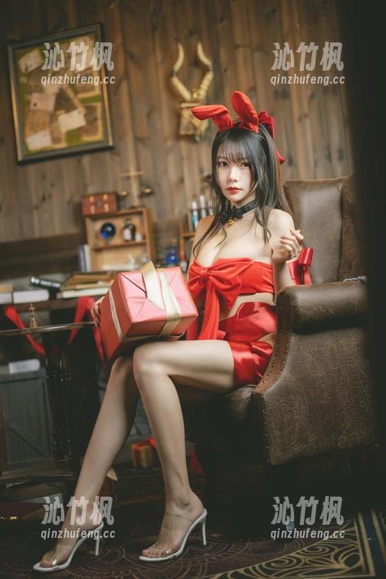 香草喵露露 原图欣赏:香草喵露露的‘小露乱撞’,好像瑜伽舒展得不只是身体啊!