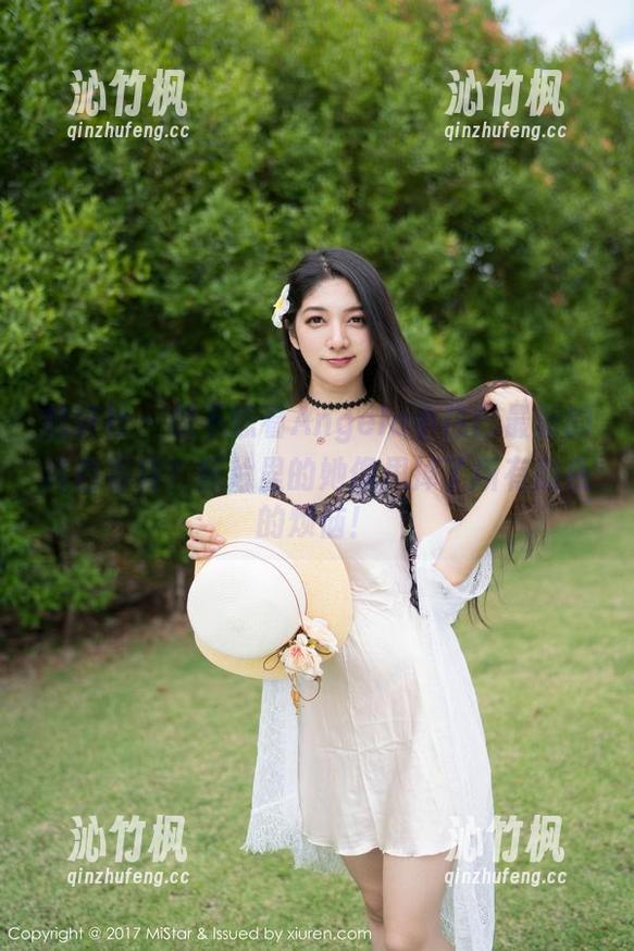 魅妍社-Angela小热巴 魅妍社 - 想不想看Angela小热巴最新的纯白写真?照片里的她像甩掉了所有颜色的烦恼!