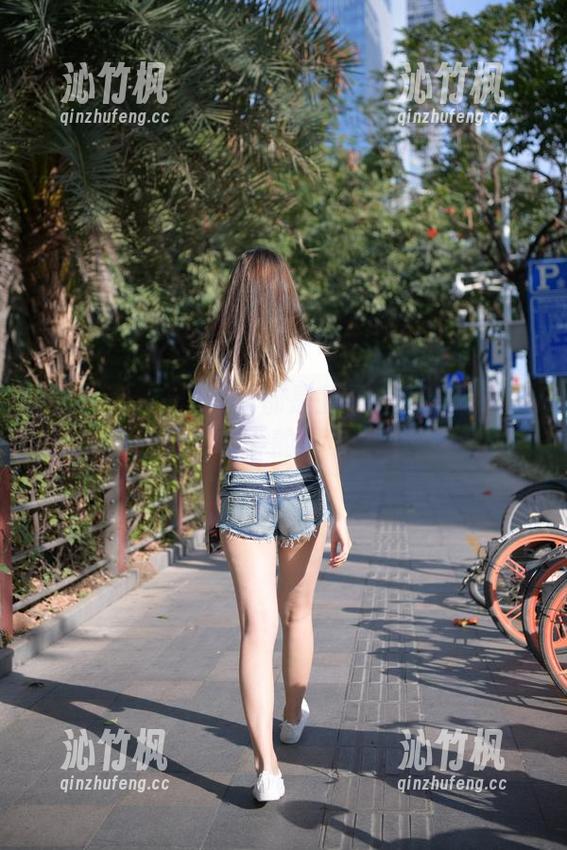 魔镜街拍 - 你以为都是工作？来看婷婷高清黑丝下的日常合集
