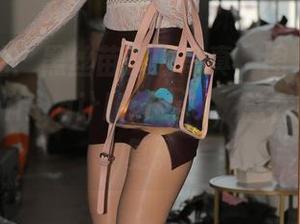 魔镜街拍：黑丝苗条的写真，图片就像你的nagginggirlfriend，总在脑海中重复。