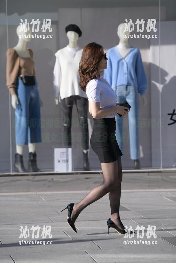 魔镜街拍 魔镜街拍的图包悄悄上线,尸骨无存的长腿女孩都等不及分享啦!