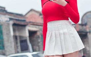 魔镜街拍和红裙小姐姐的原图，仿佛一场无声的对话…