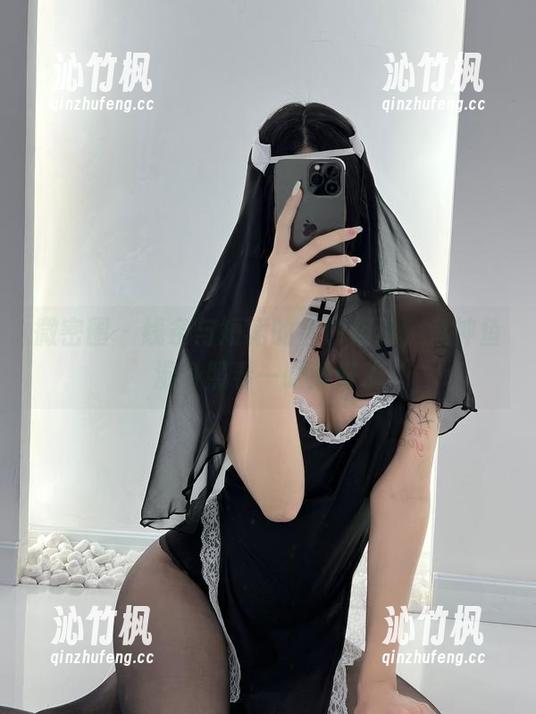微密圈 - 线条与短裙的福利相遇，鱼神鱼湿身照看一眼就好了